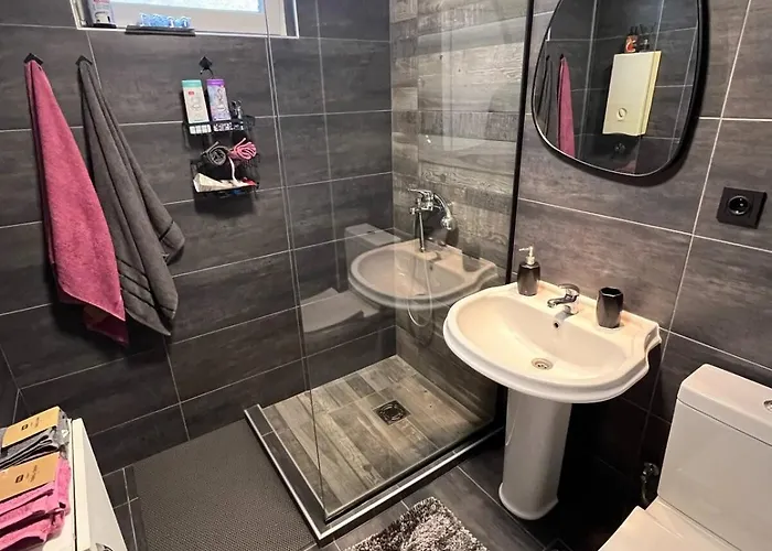 Urban Nest Apartment *